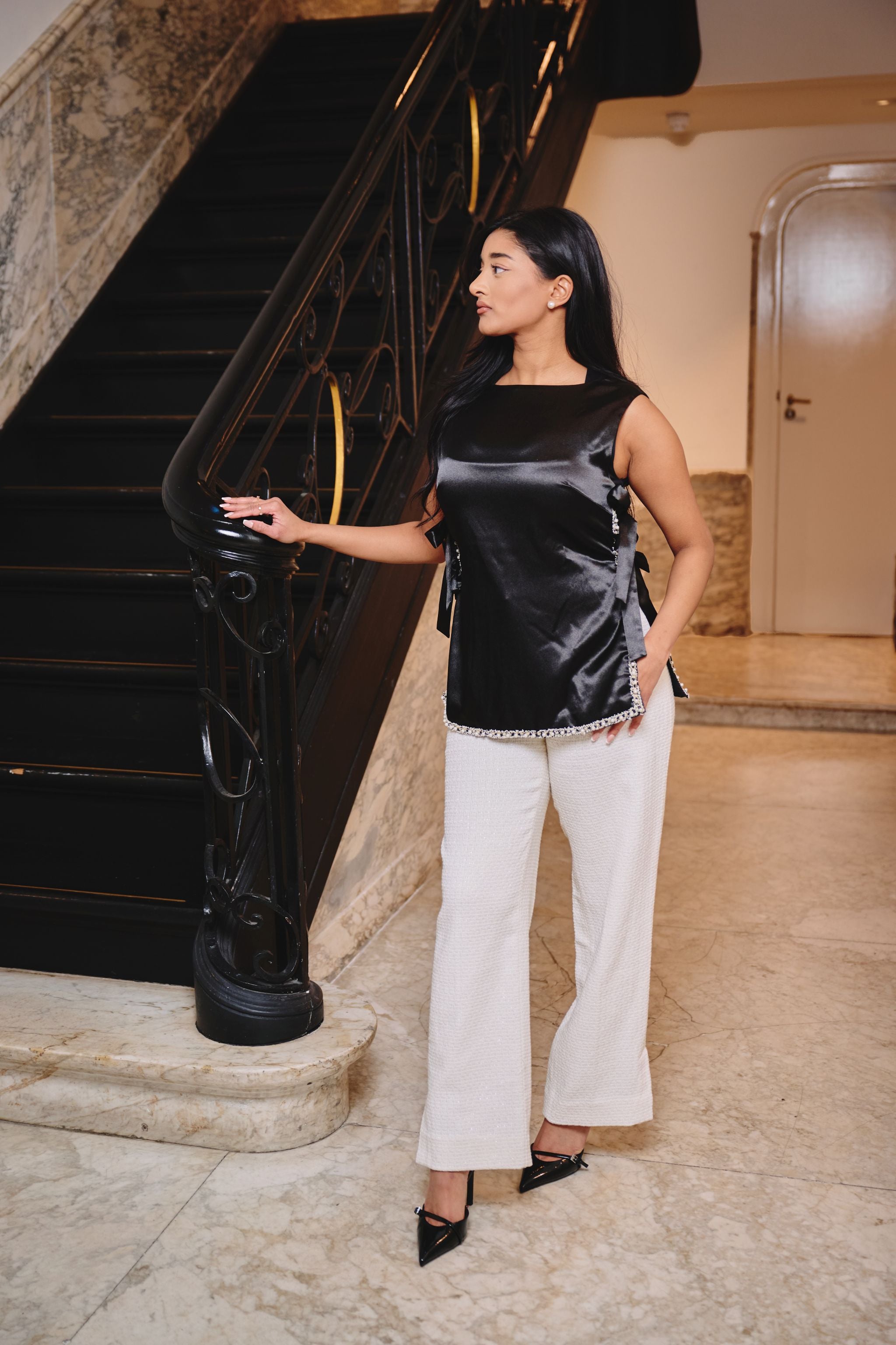 Luxe outfit met de Sophie Blouse van Shivaya
